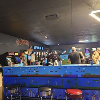 The Last Level Bar & Games - people at the bar - Arcades Near Me - Fenton, Michigan