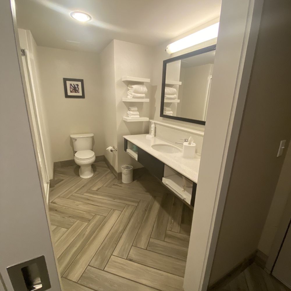Hampton Inn Oxford - Bathroom sink area - Hotels Near Me - Oxford, Maine Hampton Inn Oxford - Bathroom sink area - Hotels Near Me - Oxford, Maine