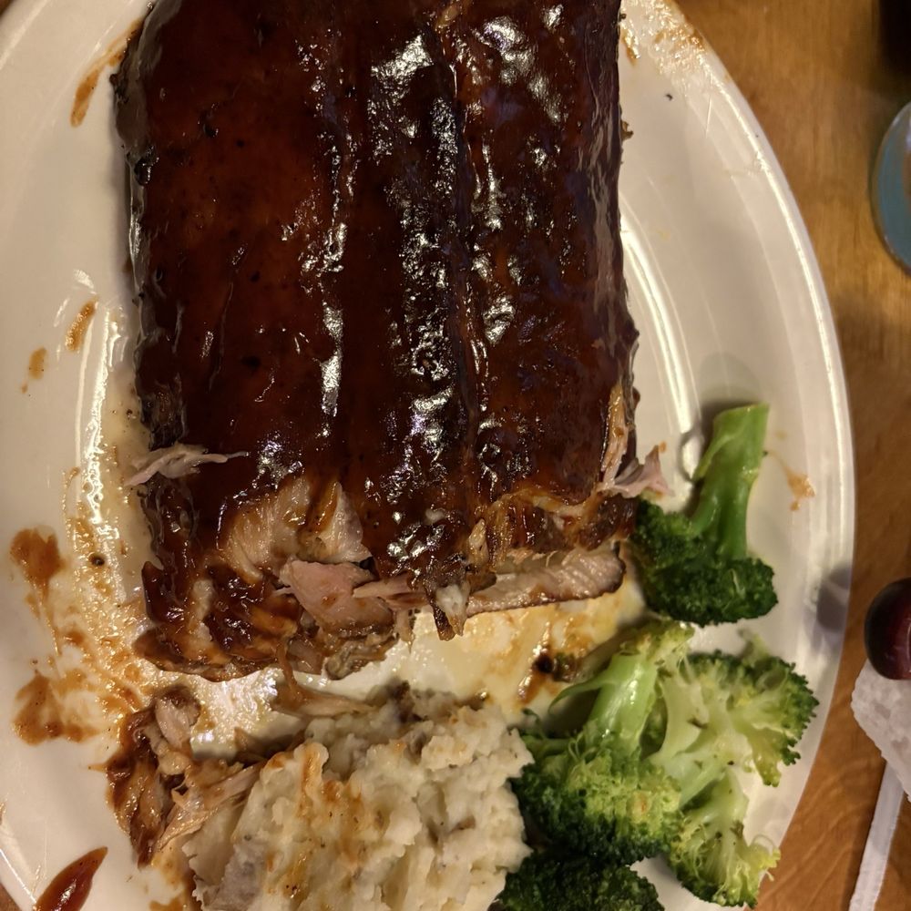 1/2 Slab Ribs mash and broccoli delicious