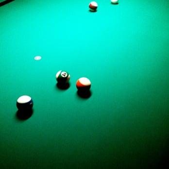 Fitzroy - Table de billard - Lounges Near Me - Montreal, Quebec