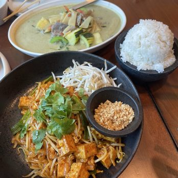 Krok - Pad thai & green curry - Thai Near Me - Las Vegas, Nevada Krok - Pad thai & green curry - Thai Near Me - Las Vegas, Nevada