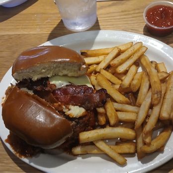 The Concord Grill - Pizza burger with fries - American Near Me - Saint Louis, Missouri The Concord Grill - Pizza burger with fries - American Near Me - Saint Louis, Missouri