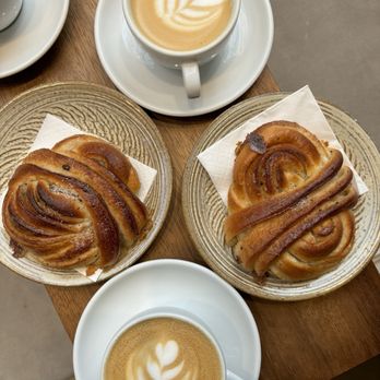 Onis Coffee - Cardamom buns, cappuccino, cafe con leche - Coffee & Tea Near Me - Barcelona, B Onis Coffee - Cardamom buns, cappuccino, cafe con leche - Coffee & Tea Near Me - Barcelona, B