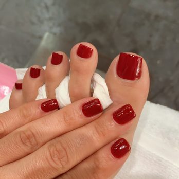 Soak Nails - I love this place !!! Very clean and professional. The mail salon is beautiful and the techs are amazing - Nail Salons Near Me - Encino, California