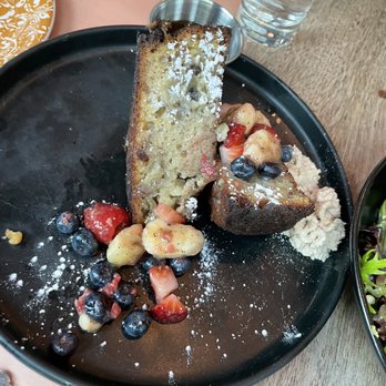 Pineapple Club - Banana bread French toast - Cocktail Bars Near Me - New York, New York Pineapple Club - Banana bread French toast - Cocktail Bars Near Me - New York, New York