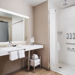 AC Hotel Dayton - Bathroom