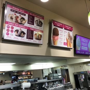 Braum's - the interior of a fast food restaurant - Ice Cream & Frozen Yogurt Near Me - Clinton, Oklahoma