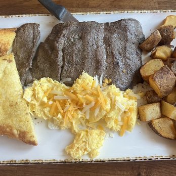 Madres Brunch - Steak & Eggs - Breakfast & Brunch Near Me - Bellflower, California
