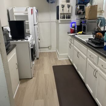 Jim's Floor Covering - After photo of the kitchen after moving the fridge and stove - Carpeting Near Me - Torrance, California Jim's Floor Covering - After photo of the kitchen after moving the fridge and stove - Carpeting Near Me - Torrance, California
