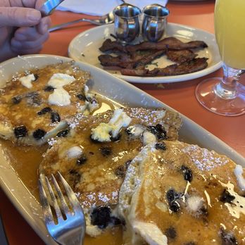 Snooze, an A.M. Eatery - Blueberry pancakes and bacon - Breakfast & Brunch Near Me - Buford, Georgia