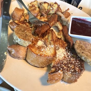 Howell's Kitchen and Bar - French Toast - Pizza Near Me - Atlanta, Georgia