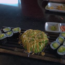 Mizu All You Can Eat - Spicy veggies pizza and avocado rolls