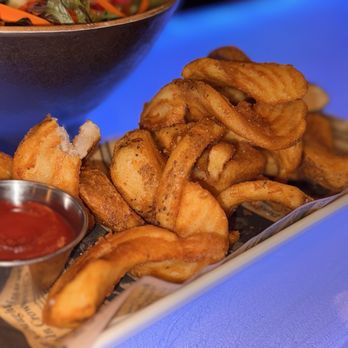 The Henley Kitchen and Bar - SEA SALT FRENCH FRIES were good! - Southern Near Me - Southlake, Texas The Henley Kitchen and Bar - SEA SALT FRENCH FRIES were good! - Southern Near Me - Southlake, Texas
