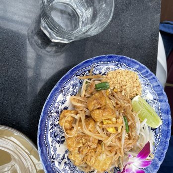 Valla Table - Mom's Pad Thai - Thai Near Me - New York, New York Valla Table - Mom's Pad Thai - Thai Near Me - New York, New York