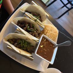 Pio Pio Blakeney - Carne tacos