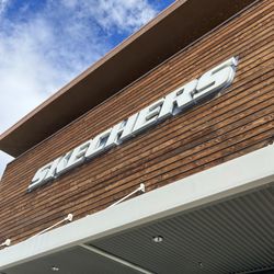 SKECHERS Warehouse Outlet