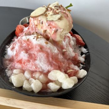Peak Cafe - Strawberry Bingsoo - Cafes Near Me - Northridge, California Peak Cafe - Strawberry Bingsoo - Cafes Near Me - Northridge, California