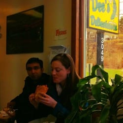 Dee's Delicatessen - No table