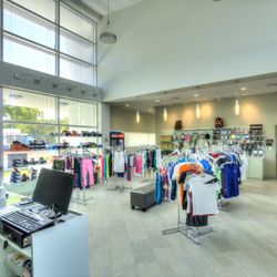 Flamingo Park Tennis Center - Our full-service Pro Shop features latest tennis fashions and state-of-the art equipment.