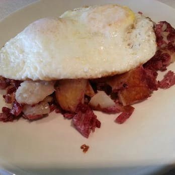 North Avenue Grill - Side of corned beef hash topped with eggs - New American Near Me - Wauwatosa, Wisconsin North Avenue Grill - Side of corned beef hash topped with eggs - New American Near Me - Wauwatosa, Wisconsin