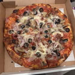 Italia's Pizzeria - Deluxe pizza  Special Pizza The Deluxe Pizza