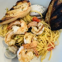 Linguini with clams and shrimp
