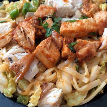 CoreLife Eatery - The Small Spicy Thai Chicken & Rice Noodle - Salad Near Me - Murfreesboro, Tennessee