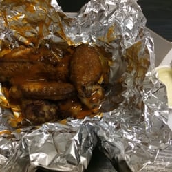 Papa Johns Pizza - Spicy buffalo wings