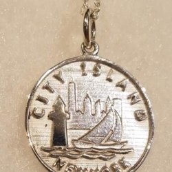 Kaleidoscope Gallery - Sterling Silver City island Disk Pendant with the Manhattan Skyline