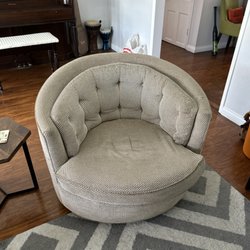 Wahl Upholstery - Original chair from the 60s that was reupholstered in the 90s before reupholstery.