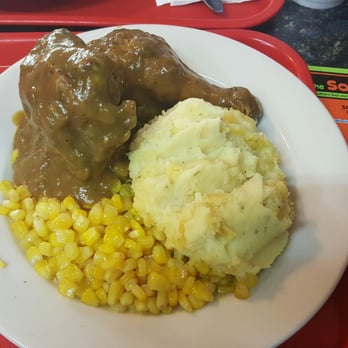 The Soul Spot - Smothered Chicken with Mashed Potatoes and Corn - Soul Food Near Me - Brooklyn, New York