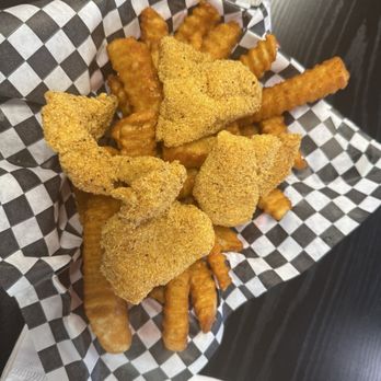 Mom’s House - Catfish and chips - Waffles Near Me - Bakersfield, California