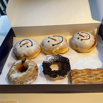 Paris Baguette - a variety of doughnuts in a box - Bakeries Near Me - Raleigh, North Carolina Paris Baguette - a variety of doughnuts in a box - Bakeries Near Me - Raleigh, North Carolina