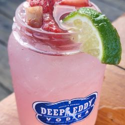 Bracco's Clam and Oyster Bar - Bracco's Famous Electric Lemonade