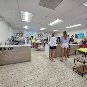 Coco’s Sodas + Sweets - Inside - Desserts Near Me - Vienna, Virginia Coco’s Sodas + Sweets - Inside - Desserts Near Me - Vienna, Virginia