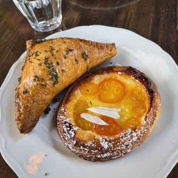 The Dutchess - mandarinquat Danish and the samosa hand pie - Cafes Near Me - Ojai, California