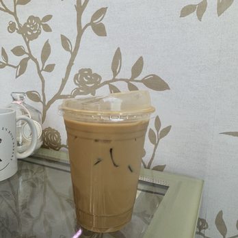 Paris En Rose - Iced latte - Cafes Near Me - Del Mar, California Paris En Rose - Iced latte - Cafes Near Me - Del Mar, California