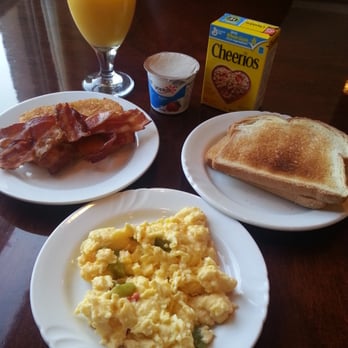 The Read House - Breakfast in the executive lounge (free buffet) - Hotels Near Me - Chattanooga, Tennessee The Read House - Breakfast in the executive lounge (free buffet) - Hotels Near Me - Chattanooga, Tennessee