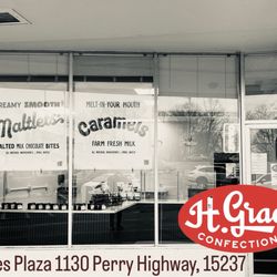 Pines Plaza - New Confections shop