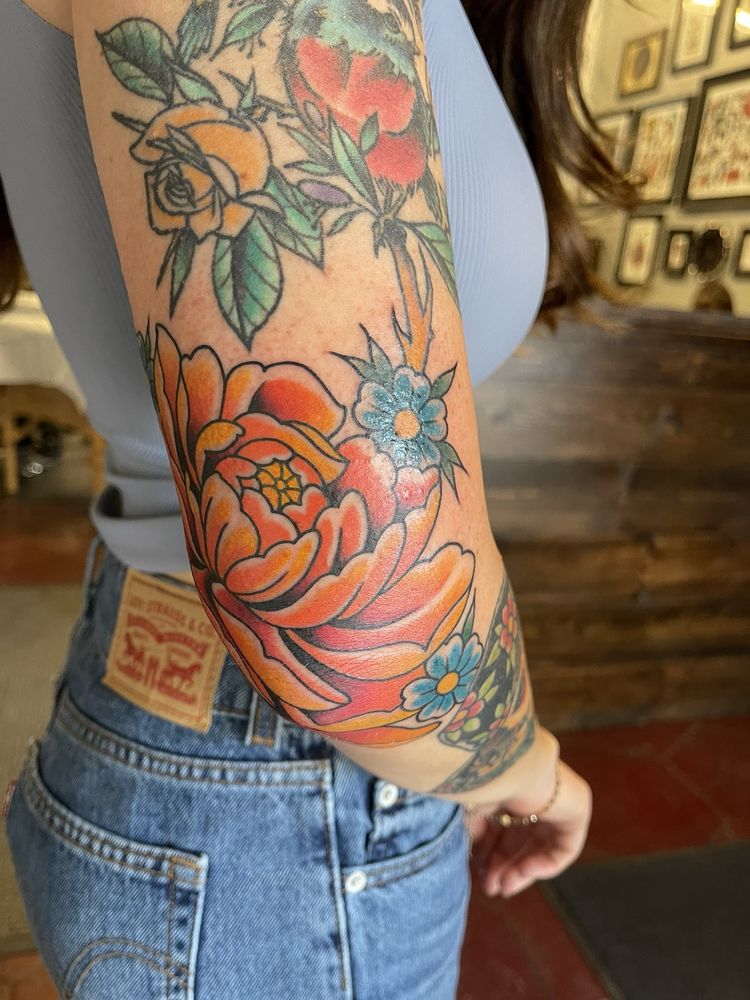 Amulet Tattoos Logo