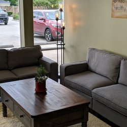 CBD American Shaman - Comfortable sitting area! Love the smell of the store!