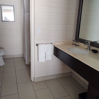 Cambridge Suites Toronto - Bathroom - Hotels Near Me - Toronto, Ontario