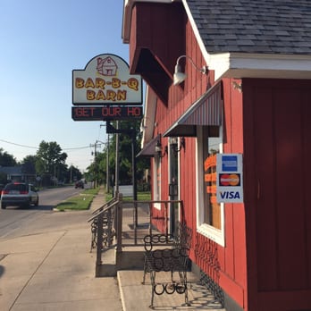 The Bar-B-Q Barn - Outside front, side view - Barbeque Near Me - Harrisburg, Illinois