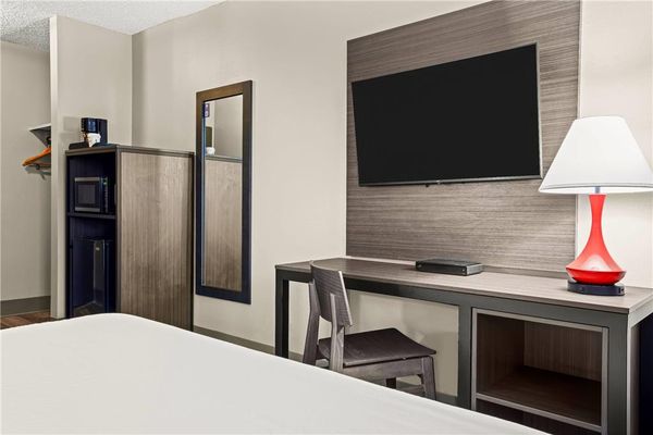 Super 8 by Wyndham Thunder Bay by null