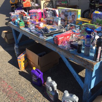 Folsom Blvd Flea Market - Lots to look at - Antiques Near Me - Sacramento, California