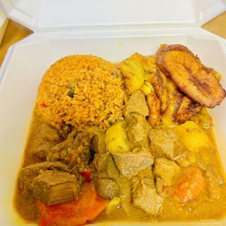 Tex-Rican Restaurant - Beef stew with arroz con gandules and sweet plantains