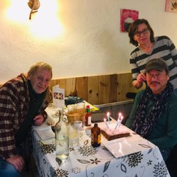 Le Boulevard - Léonard celebrating his birthday with friends.