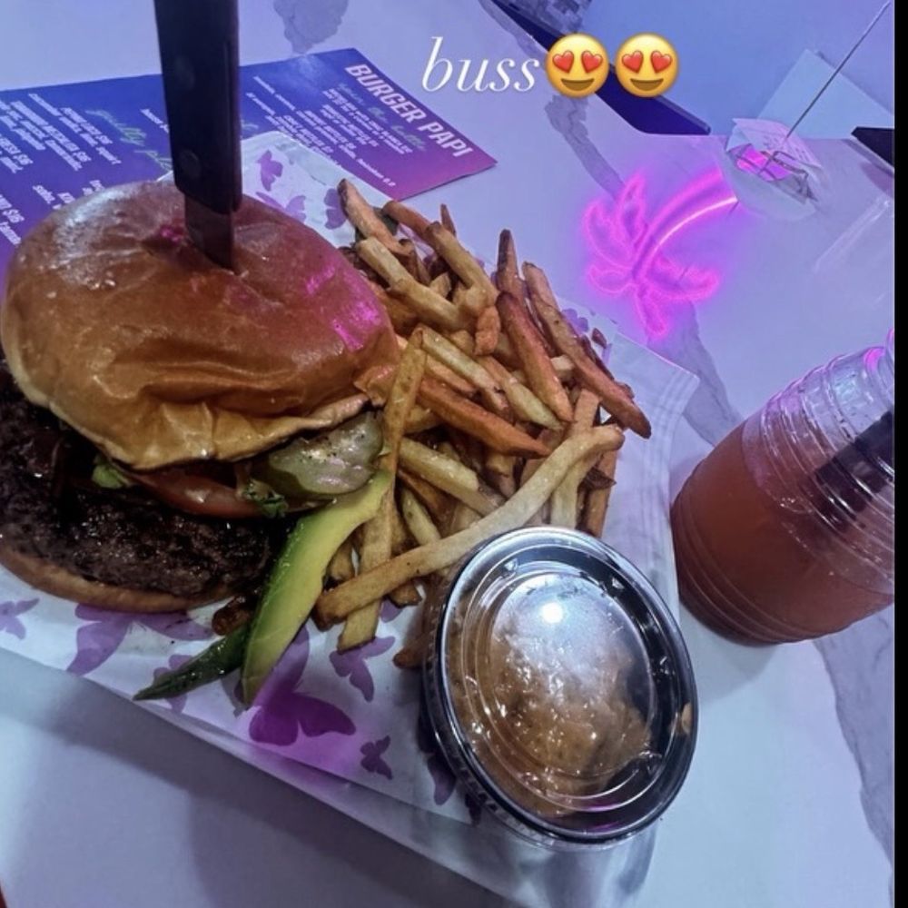 Burger Papi - Papi burger & fries - Burgers Near Me - Chicago, Illinois