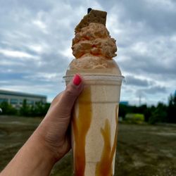 BB's Coffee Shop - Peaches & cream august frappe special