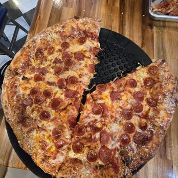 Treylor Park Pizza Party - Pepperoni pizza, good - Pizza Near Me - Savannah, Georgia Treylor Park Pizza Party - Pepperoni pizza, good - Pizza Near Me - Savannah, Georgia